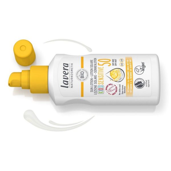 lavera Слънцезащитен лосион за лице и тяло Kids Sensitive SPF 50 продукт обърнат с отворена капачка